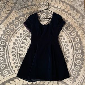 Super Cute & Flattering Velvet GREEN Dress Sz. 14